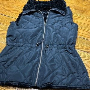 Casual Identity black reversible vest.  Soft furry/ quilted nylon.  Size Medium.
